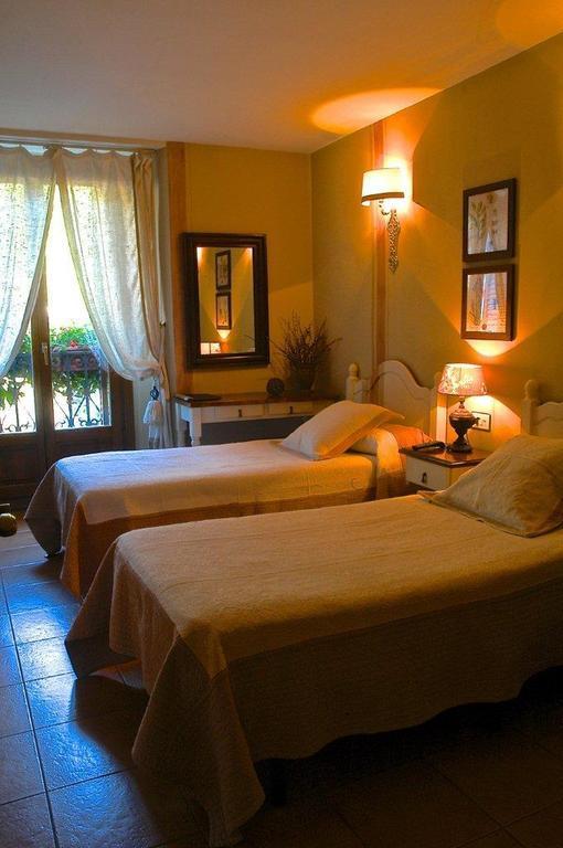 Hotel Casa Frauca Sarvise Room photo